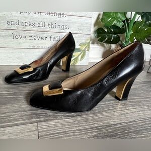 St. John Vintage Gold Toned Buckle Pilgrim Heeled Pumps. Size 7.5 Narrow